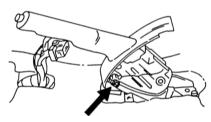 Положение регулировочной гайки (стрелка) на стороне рычага ручного тормоза.