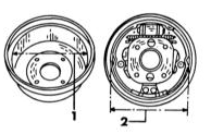 Измерение диаметра тормозного барабана (1) и внешнего диаметра установленных