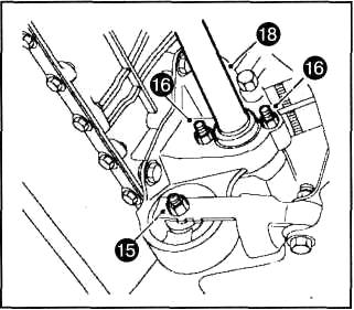 15. Отвернуть центральный болт креп ления двигателя к опоре на подрам нике.