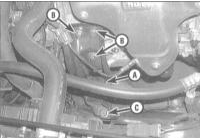 1. Передняя опора подвески силового агрегата расположена между блоком двигателя