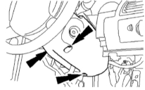 Демонтаж нижней облицовки колонки рулевого управления (винты указаны стрелками).