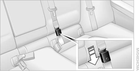 Для крепления багажных сеток и растяжек в багажнике имеются специальные петли.