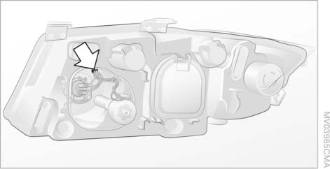 3. Выньте лампу из патрона и замените ее.