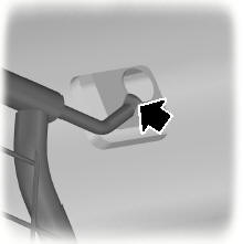 1. Сожмите концы штанги и вставьте их в фиксаторы, расположенные на крыше. Протолкните