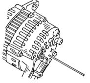 Вставить кусок проволоки в генератор, чтобы приподнять щетки перед установкой