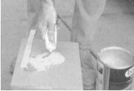 В соответствии с инструкцией по применению, смешайте некоторое количество компаунда