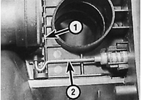 Блок регулировки температуры поступающего в двигатель воздуха 1 – откидная