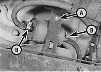 Расположение топливного фильтра на моделях с топливным насосом, расположенным
