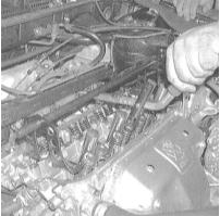 7. Во избежание попадания в двигатель мусора и прочих посторонних предметов,