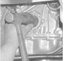 4. Воспользовавшись в качестве оправки торцевой головкой соответствующего размера,