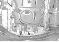 3. Снимите поддон картера двигателя (см. Раздел Снятие и установка поддона картера