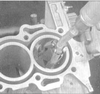 3. Выпускаются два типа хонов для обработки зеркал цилиндров: хон типа “бутылочный