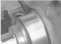 6. Нарежьте калиброванную пластмассовую проволоку из измерительного набора Plastigage