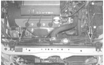 6. Аккуратно извлеките вентилятор из двигательного отсека.