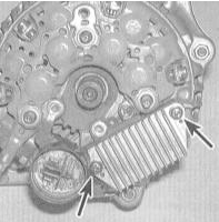 1. Выполните процедуры, описанные выше в параграфах с 1 по 3. Выверните винты