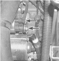 4. Тщательно промаркируйте и отсоедините электропроводку от клемм тягового реле