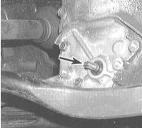 6. Наденьте датчик-выключатель на ось управления и, проследив, чтобы он оставался