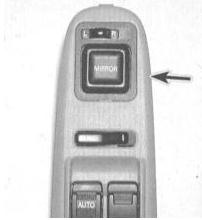 Если предохранитель в порядке, снимите со своей опоры сборку переключателя управления,