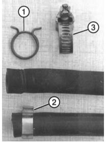 Действуйте решительно: Зажимные скобы 1 и 2 на водяных и топливных шлангах. Если