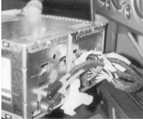 Пометьте выводы и вытащите их из соответствующих гнезд.