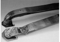 Деформируется под сильным давлением воды: передний держатель штанги толкателя